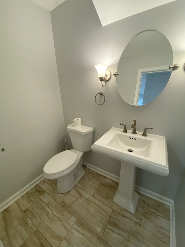 Foto del edificio - 8023 Dayspring Ct