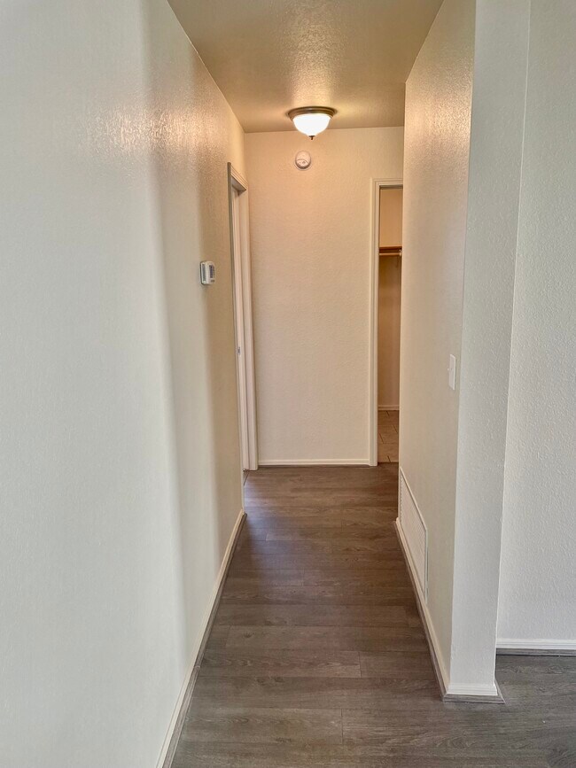Building Photo - 5440 N Waterfield Dr