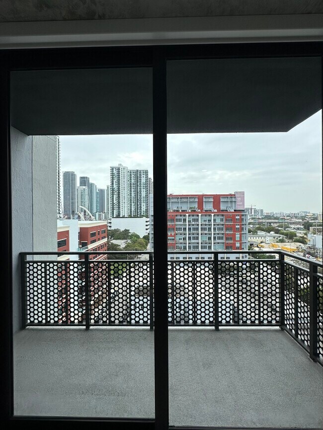 Foto del edificio - 1845 NW 1st Ct