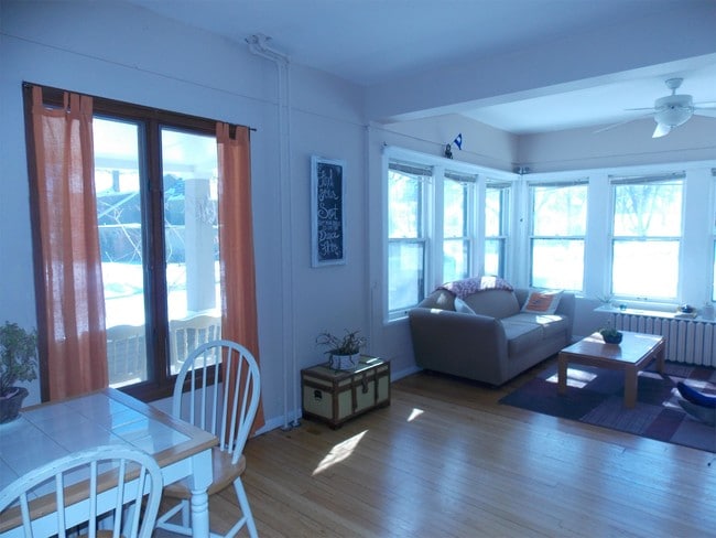 Photo - 216 Campbell St