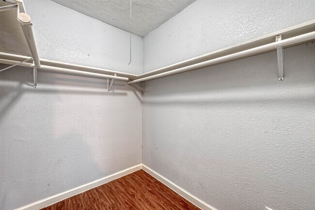 Foto del edificio - 5431 Willow Glen Dr