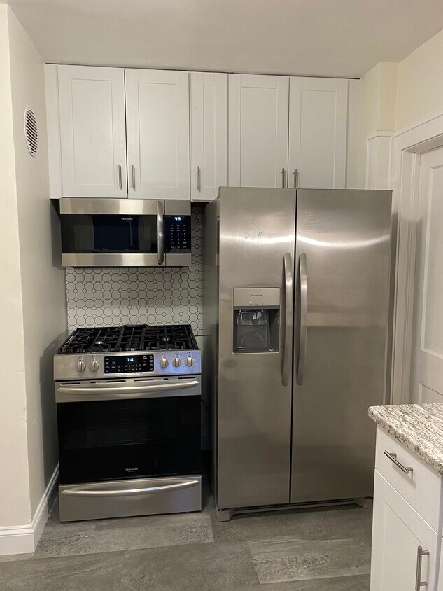 Foto principal - 2045 Carabel Ave