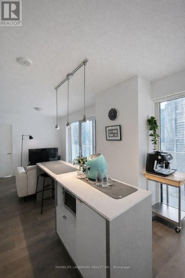 Building Photo - 88 Harbour St