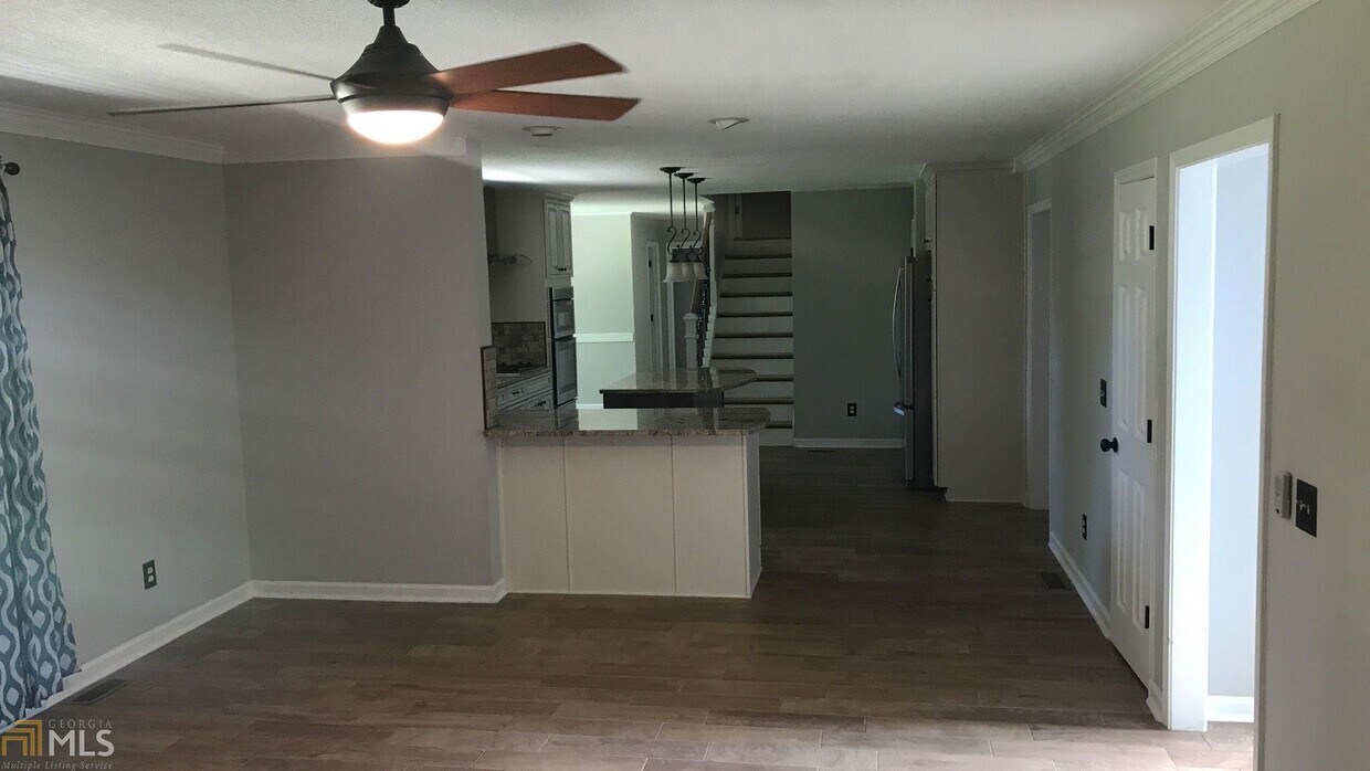 Foto del edificio - 184 Deerwood Ct