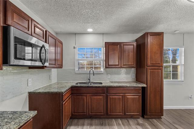 Building Photo - 635 Woodmont Dr