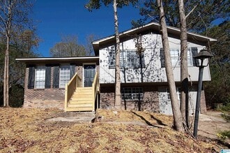 Building Photo - 5140 Hickory Dr NE