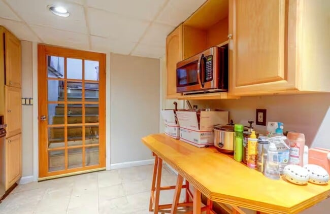 Building Photo - 17 Centerville Dr