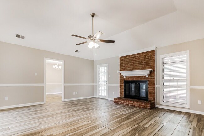 Foto del edificio - 8650 Oak Trail Ln