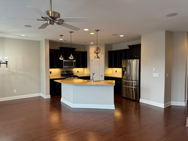 Foto del edificio - Luxury Townhome at The Enclave at Harpeth ...