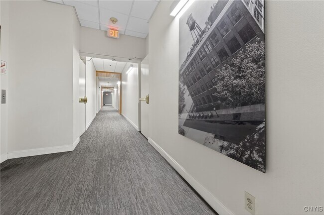 Building Photo - 526 Plum St