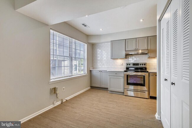 Foto del edificio - 1820 N Barton St