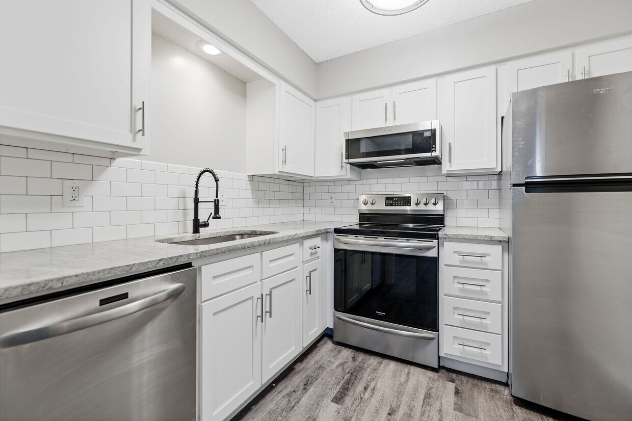 Primary Photo - Courtyard Apartments