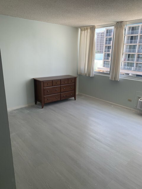 Building Photo - 1560 Kanunu St