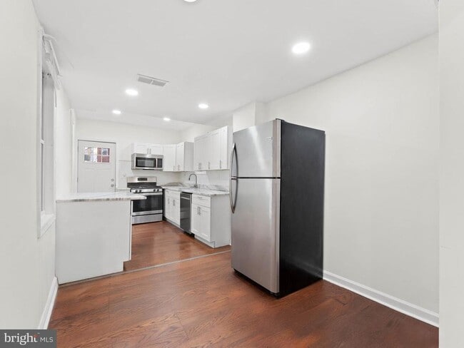 Foto del edificio - 2443 Nicholas St