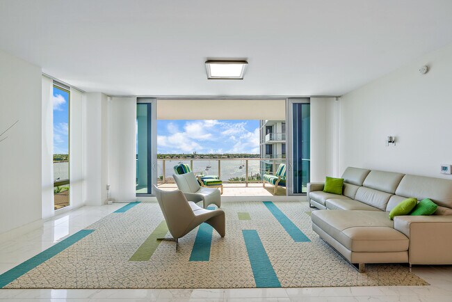 Building Photo - 2 Water Club Way
