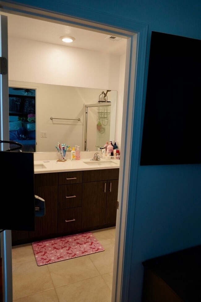 Foto del edificio - 131 Barringswell Ave