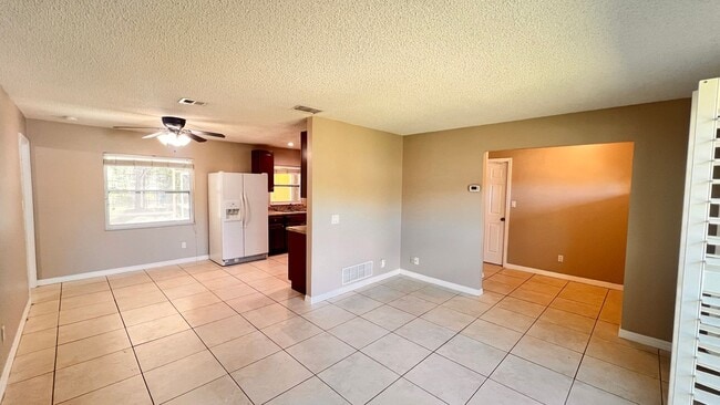 Building Photo - Beautiful 4 Bedroom 2 Bath Home!