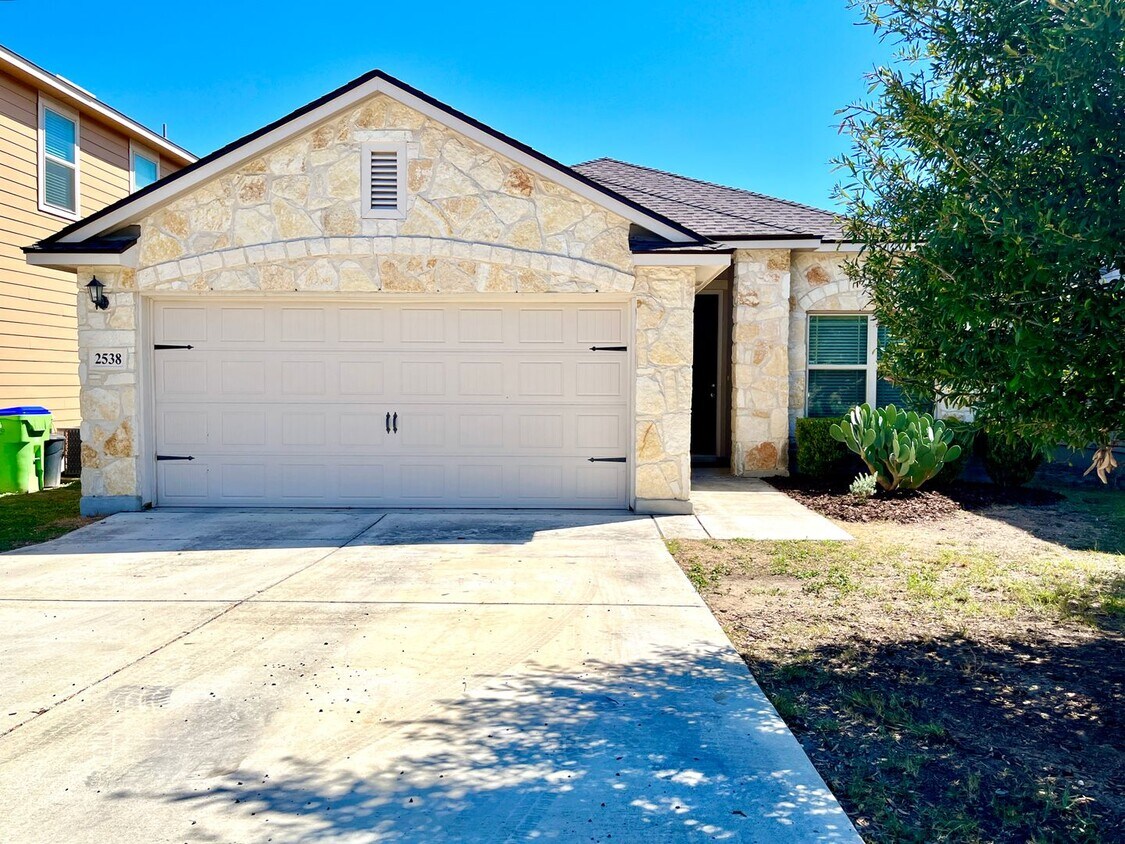 3 Bedroom/2 Bathroom Champions Park Subdi... House Rental in San Antonio, TX