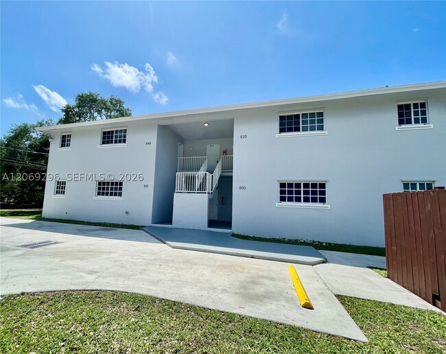 Building Photo - 800 SW 10th St