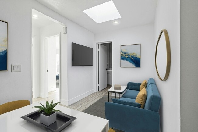 Photo - 850 N Van Ness Ave Apartment
