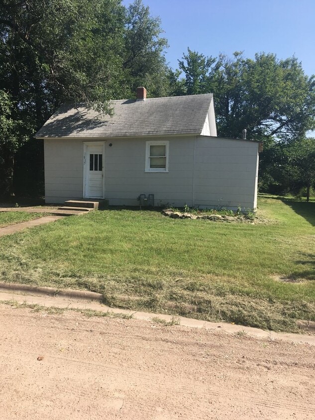 Primary Photo - $495 - 1 bed 1 bath - Single Family Home