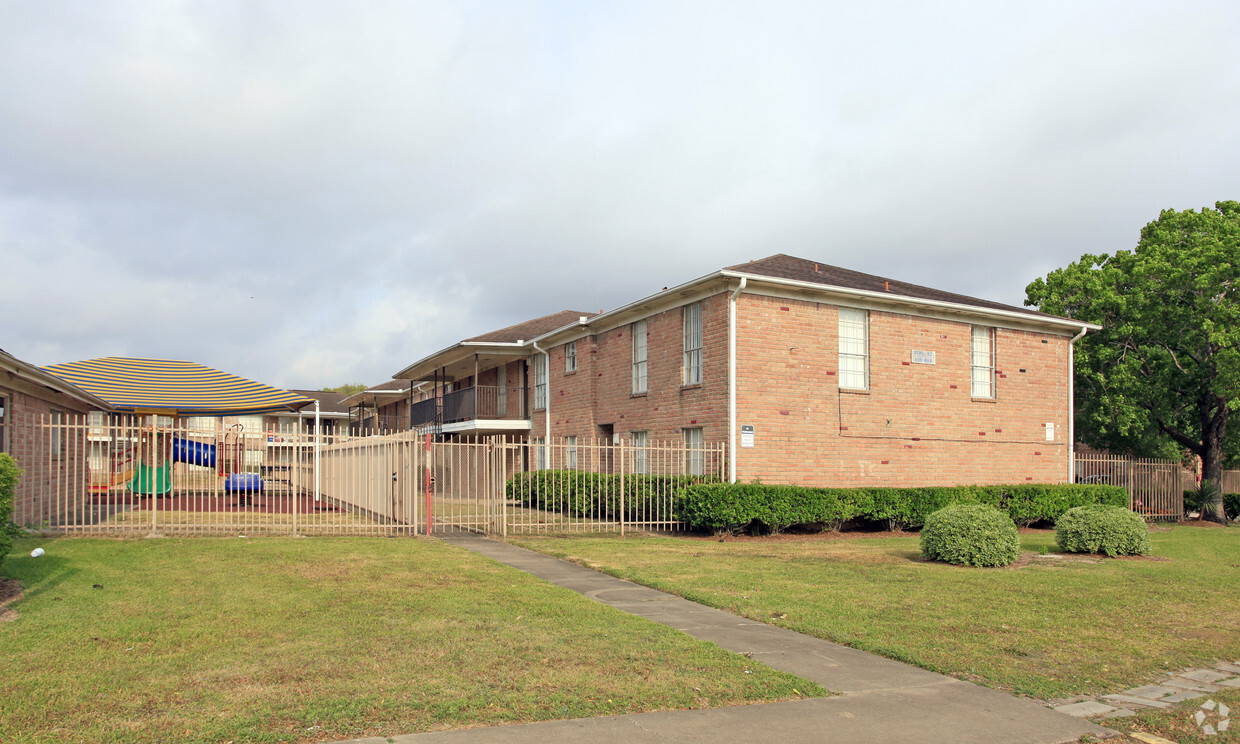 Building Photo - Plaza Apartments