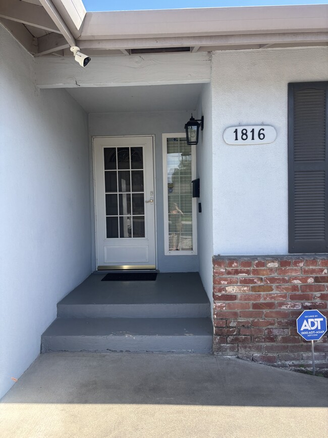 Building Photo - 1816 Fallon Ln
