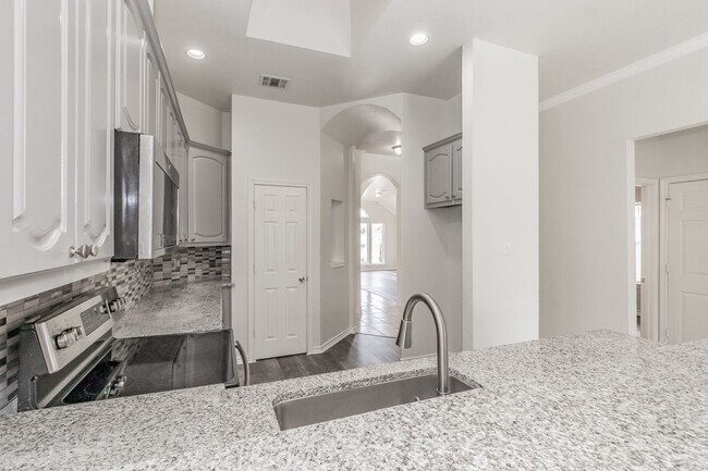 Building Photo - Updated 3-Bedroom, 2-Bath Home in Marine C...