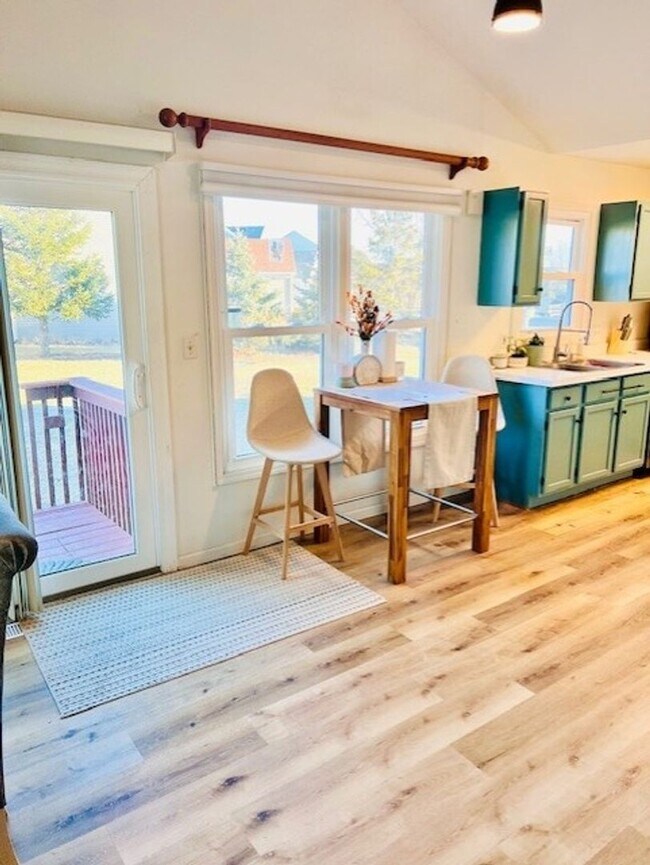 Foto del edificio - 1919 Cloverdale Way