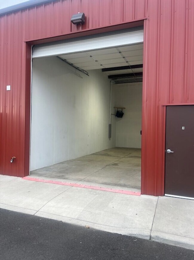 Building Photo - 967 Lawnsdale Rd