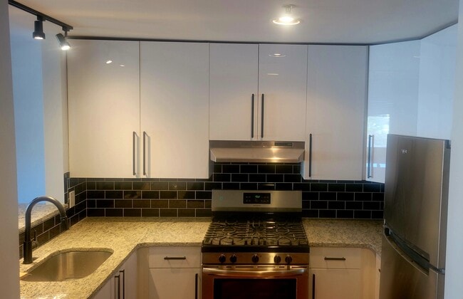 Building Photo - The Lofts At Chimney Hill