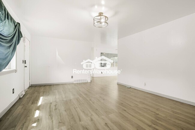Building Photo - 14641 E 13th Ave