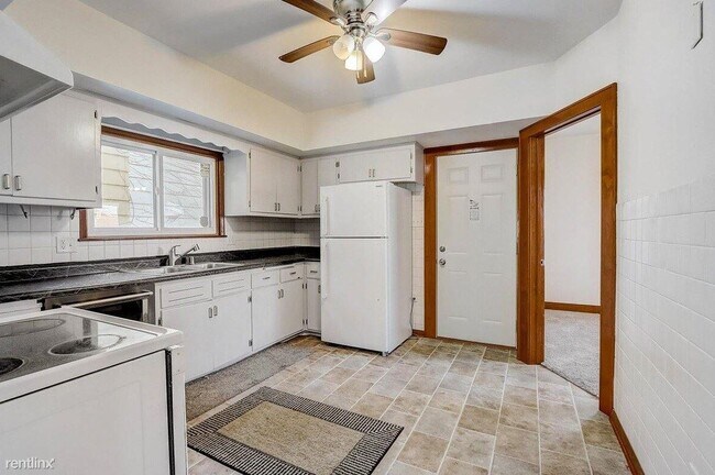 Building Photo - 3 br, 1 bath Duplex - 1417 South 56th Stre...