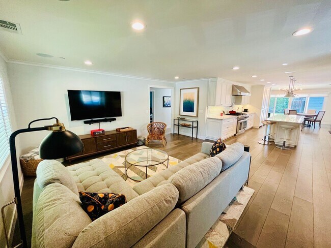 Foto del edificio - Stunning 3 Bed 2 Bath Downtown Sunnyvale w...