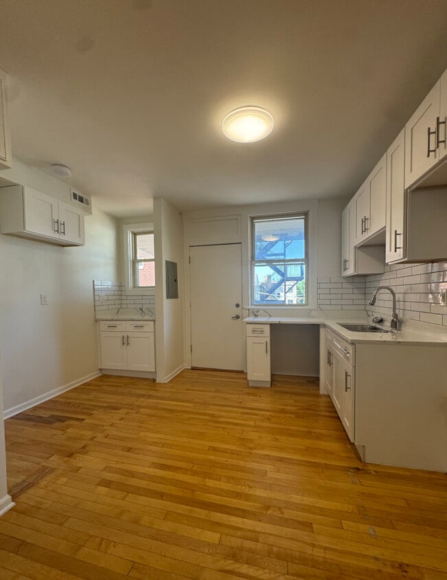 Building Photo - 3508 N Lawndale Ave