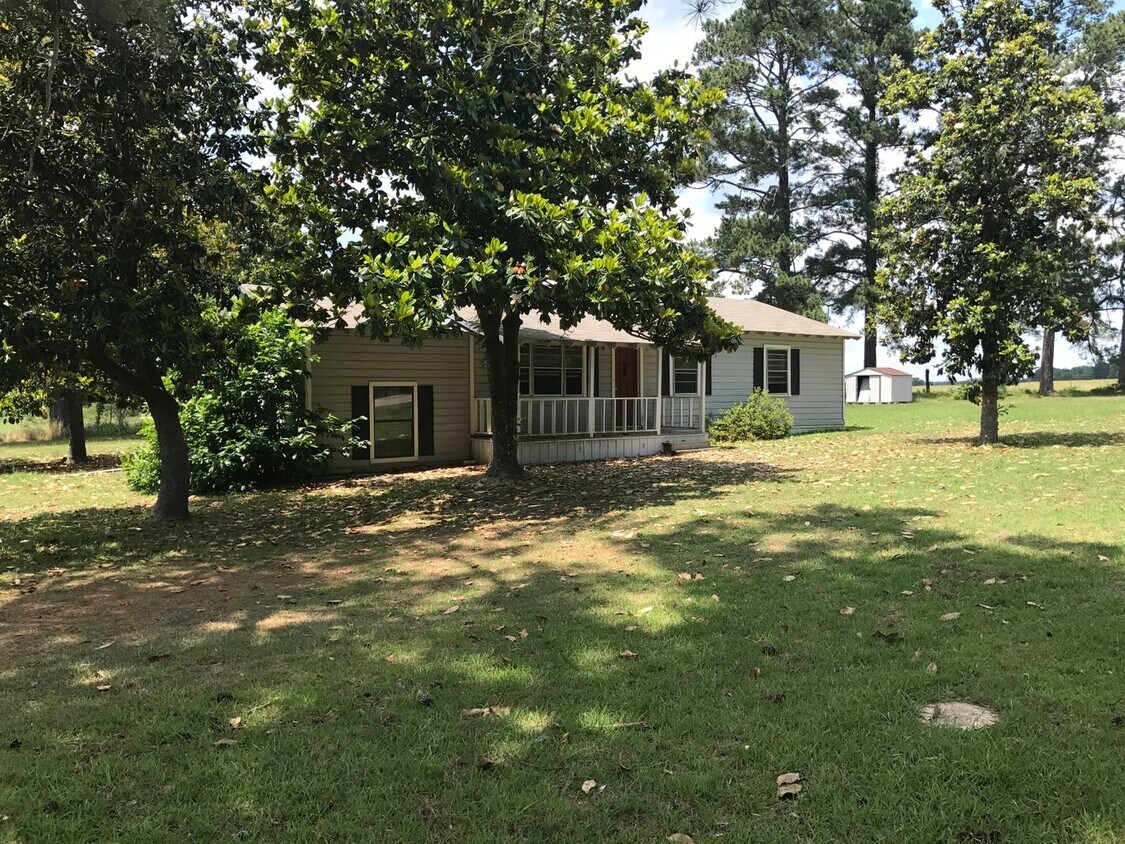 Primary Photo - Country Living