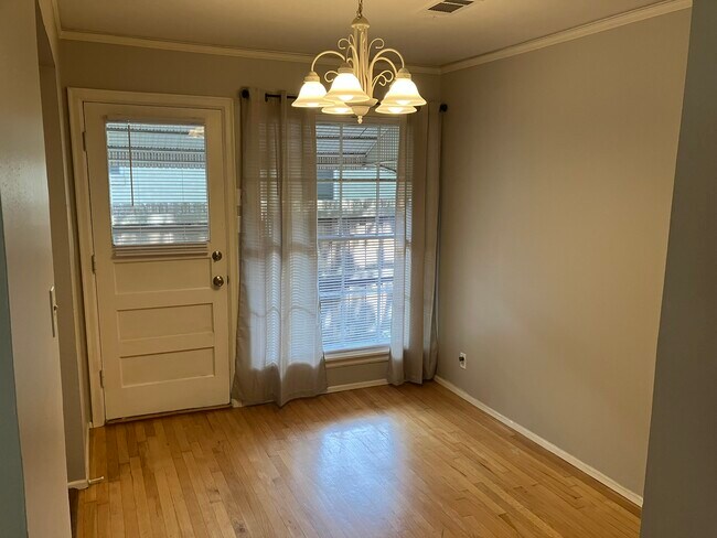 Foto del edificio - 5830 Penrose Ave