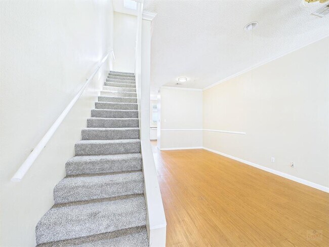 Building Photo - 2300 Leon St