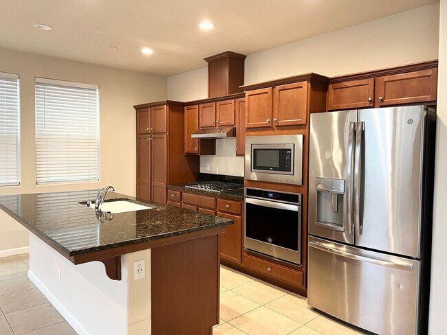 Building Photo - 3 br, 2.5 bath House - 2574 Mustang Dr