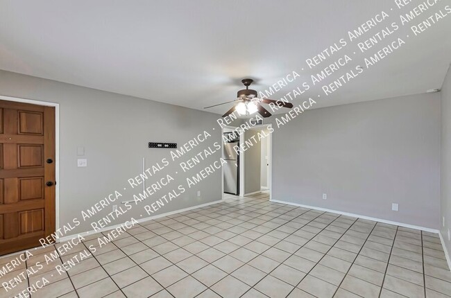 Building Photo - 944 N Catalina Ave