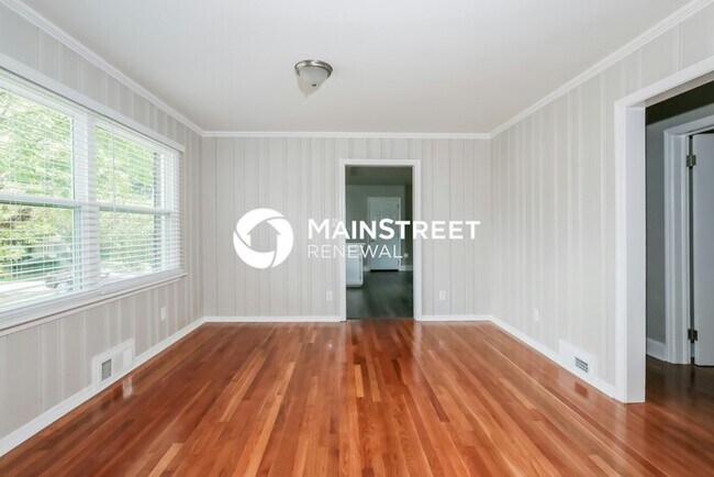 Foto del edificio - 3 Bedroom Pet-Friendly Home in Winston-Sal...
