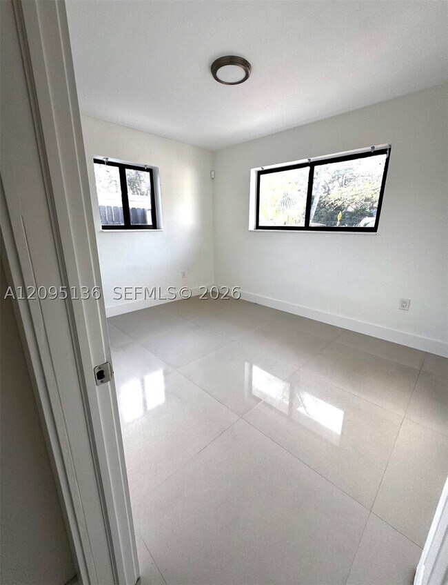 Building Photo - 12635 SW 84th Avenue Rd