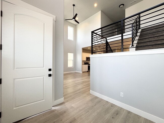 Building Photo - Gorgeous Poolside Corner Townhome at Mount...