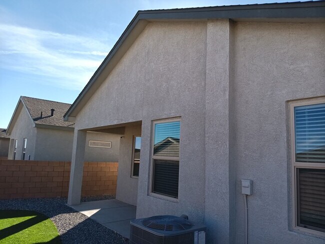 Foto del edificio - 3 Bedroom, 2 Bathroom Home! Schedule a Showing Soon!