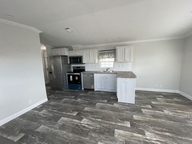 Building Photo - 4300 E Bay Dr