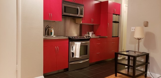 Kitchen - 1140 N Downing St