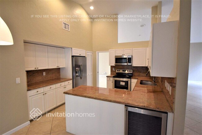 Building Photo - 7045 Golf Pointe Cir