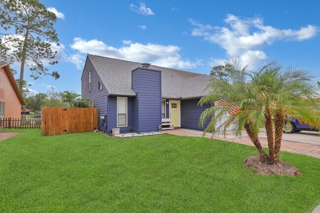 Building Photo - 11644 Fort Caroline Lakes Dr