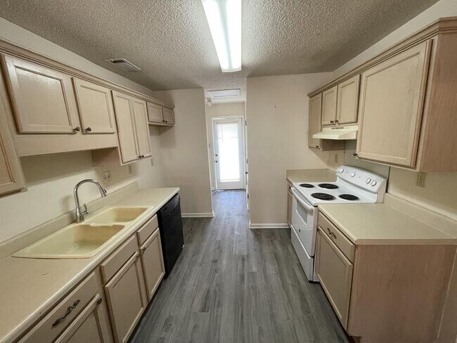 Building Photo - 7769 Shadowland Dr