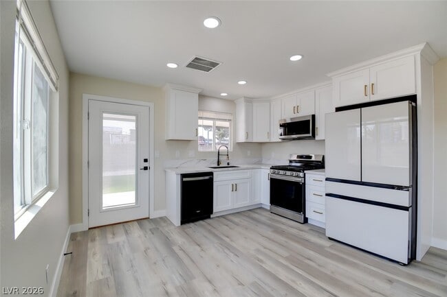 Building Photo - 4401 Vía Torino